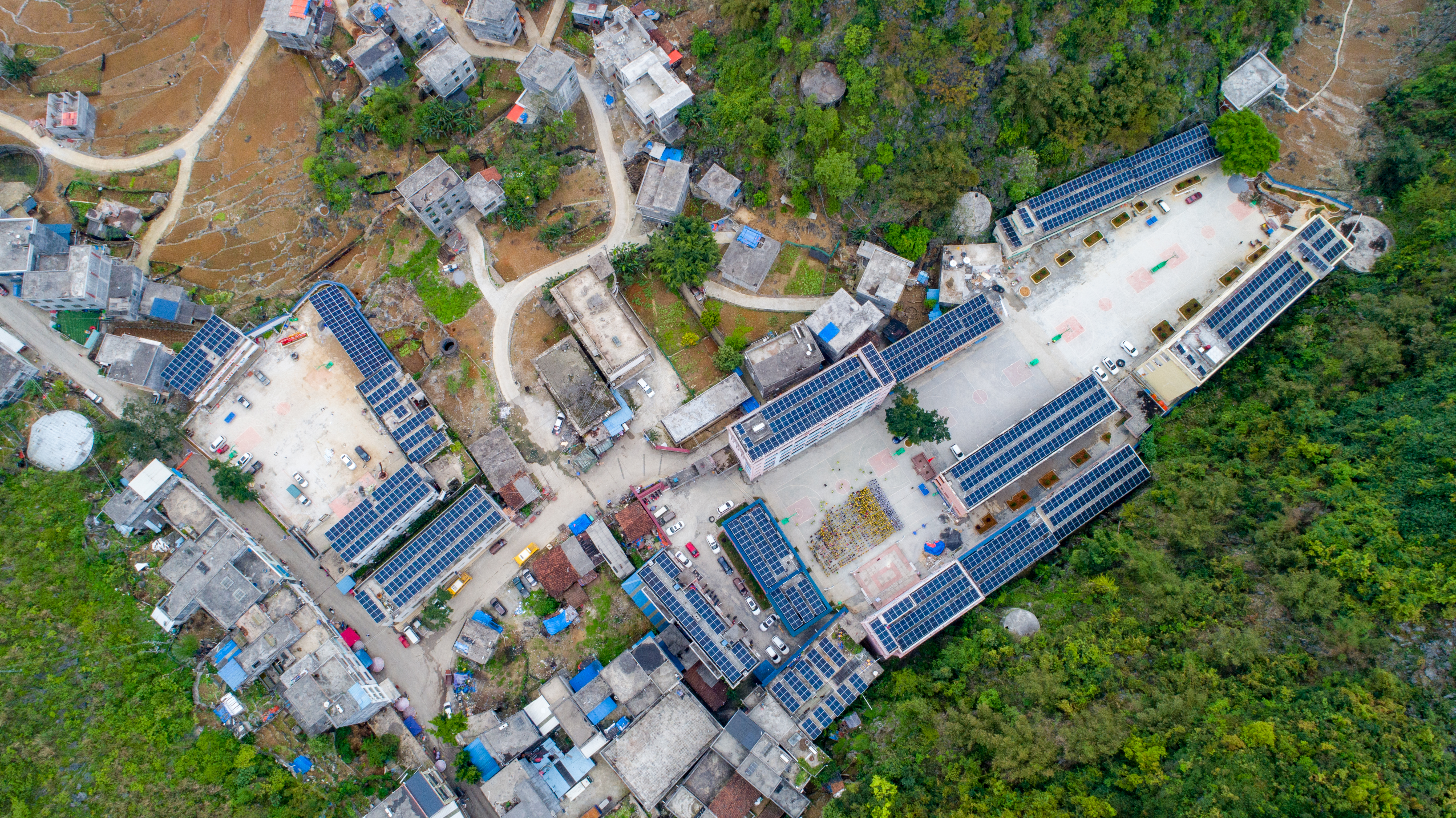 1684908703857043653.jpg 中国大唐援建的广西大化瑶族自治县板兰村屋顶光伏电站--黄嘉标摄.jpg